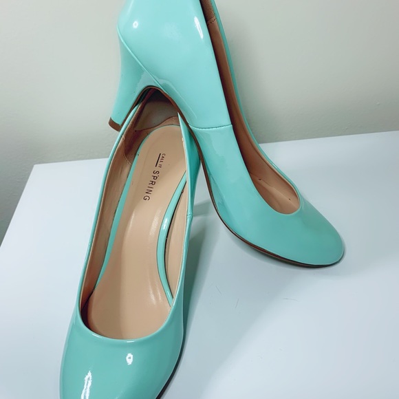 Women’s Tiffany Blue High Heel Shoes - Picture 2 of 5